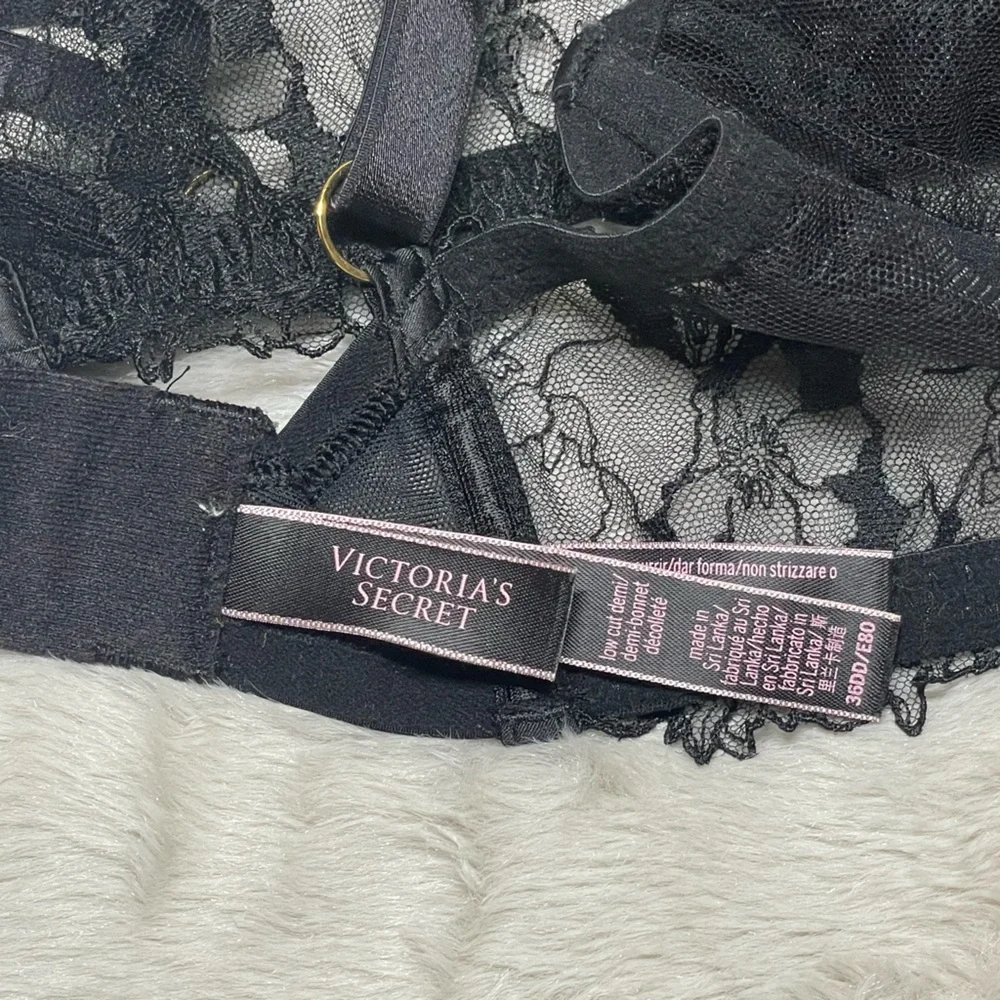 Victoria’s Secret Unlined Low Cut Demi Lace Bra - Picture 3 of 3